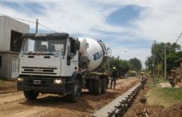 Se va completando el cordón cuneta en Barrio Progreso